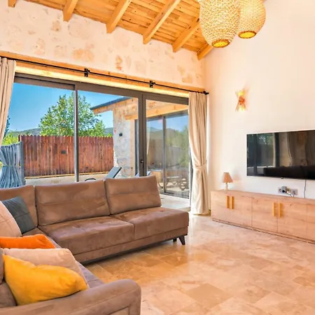 Willa Bezirgan Village 2 Bedroom 7617 Kalkan